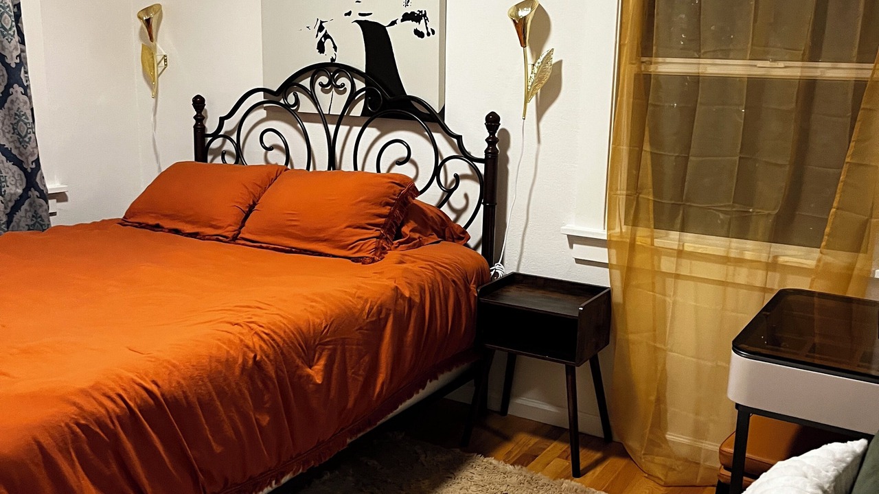 Photo of Bedroom in Oakland