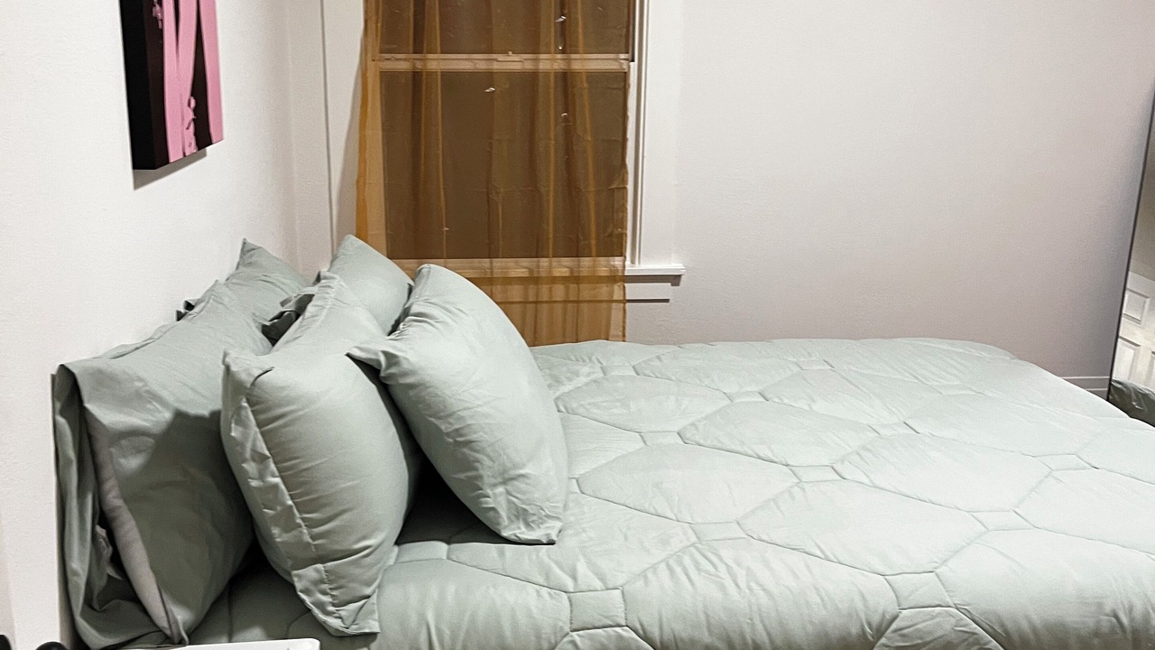 Photo of Bedroom in Oakland