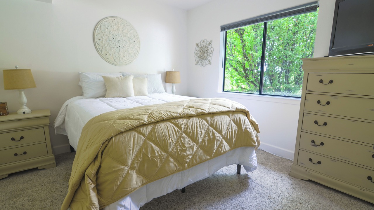 Photo of Bedroom in Apple Hill
