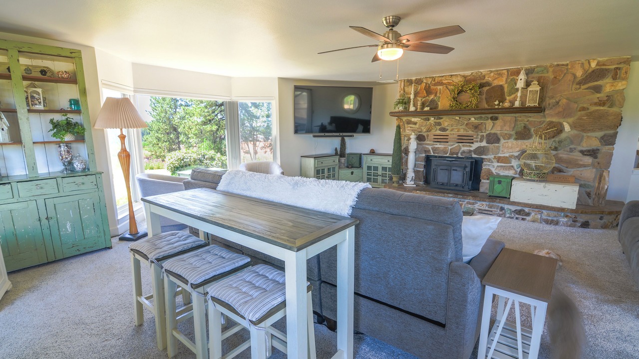 Photo of Livingroom in Apple Hill