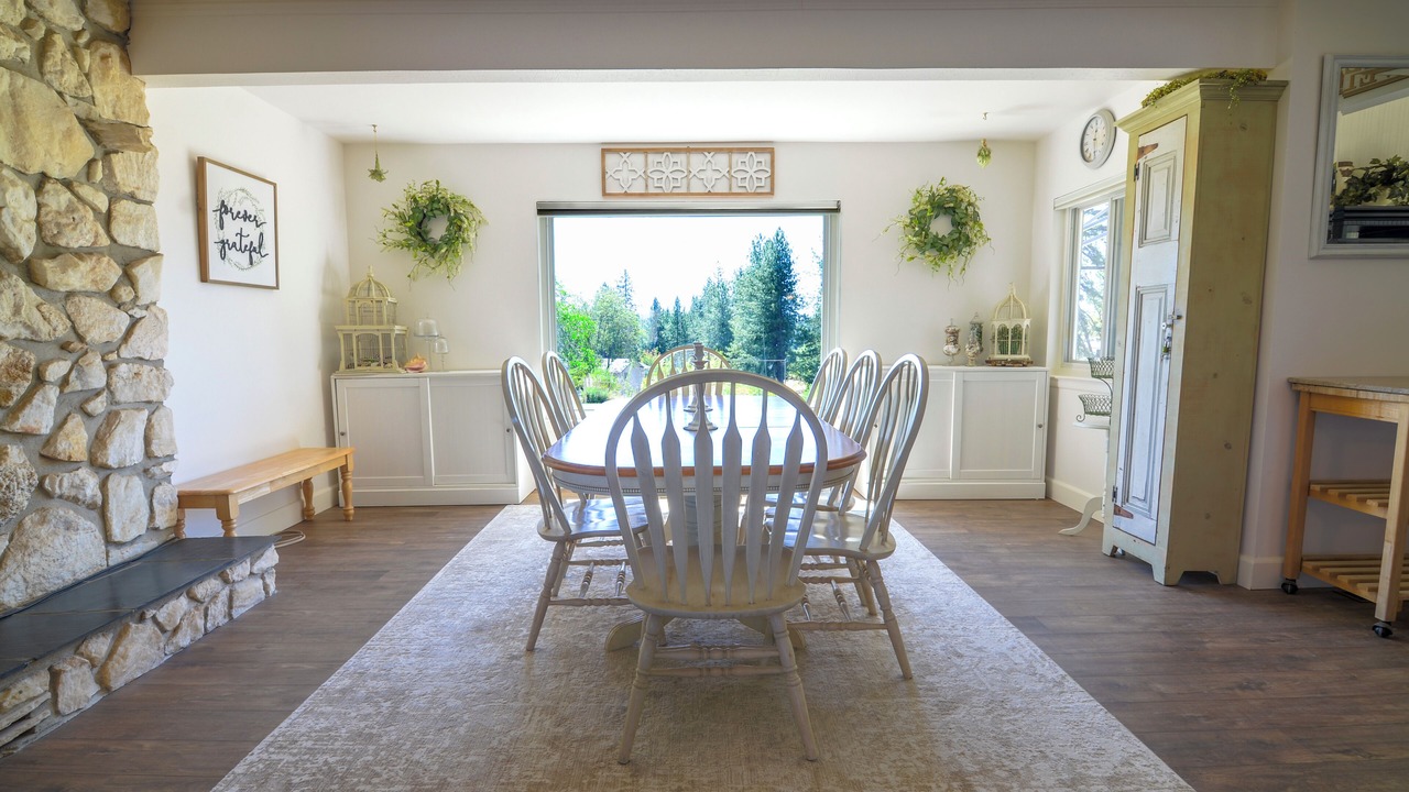 Photo of Livingroom in Apple Hill