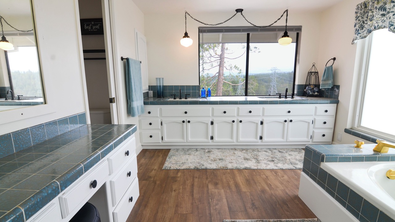 Photo of Bathroom in Apple Hill