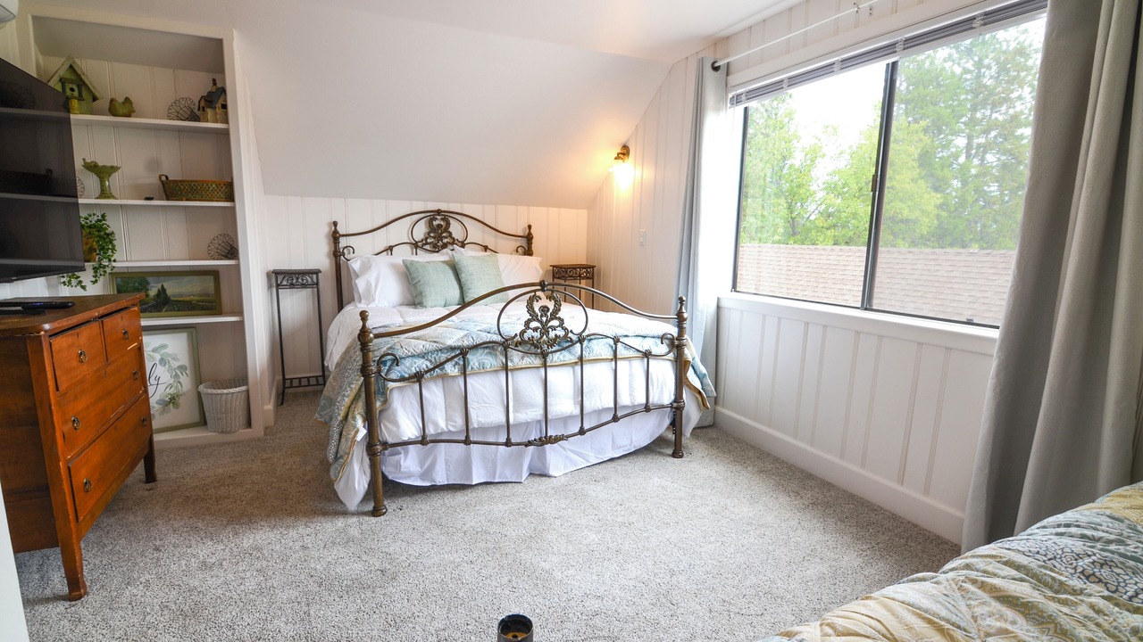 Photo of Bedroom in Apple Hill