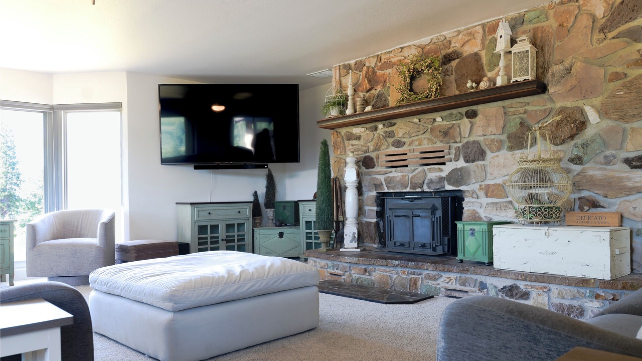 Photo of Livingroom in Apple Hill