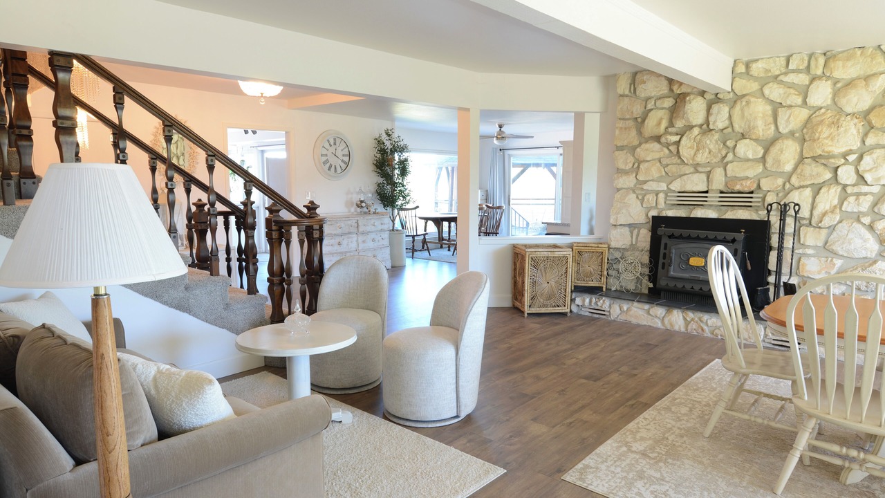 Photo of Livingroom in Apple Hill