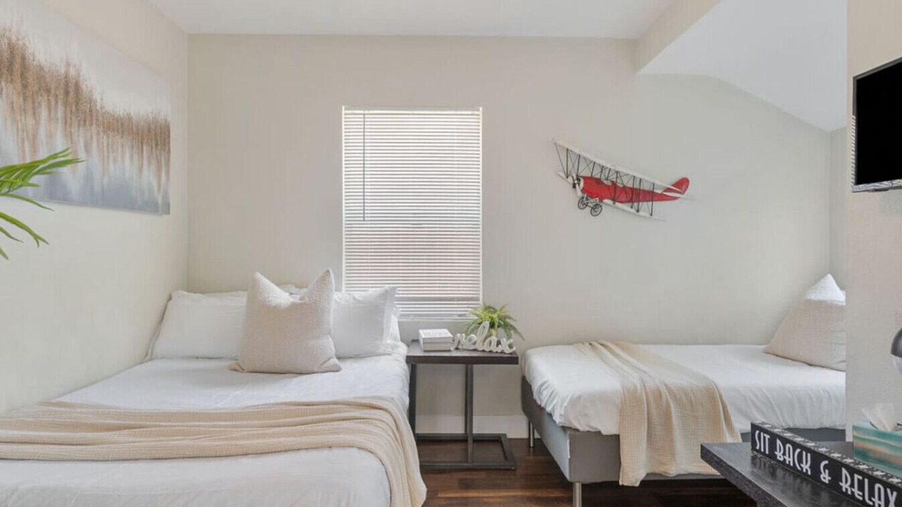 Photo of Bedroom in North Long Beach