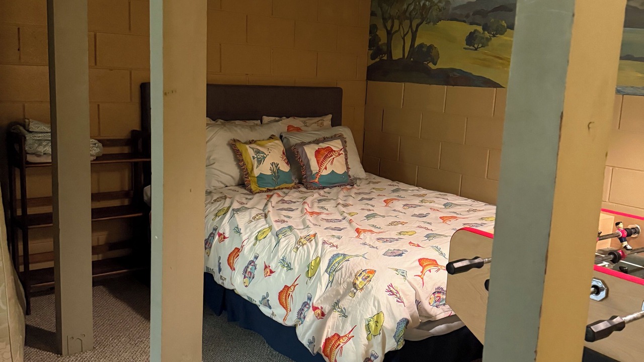 Photo of Bedroom in Oak Shores