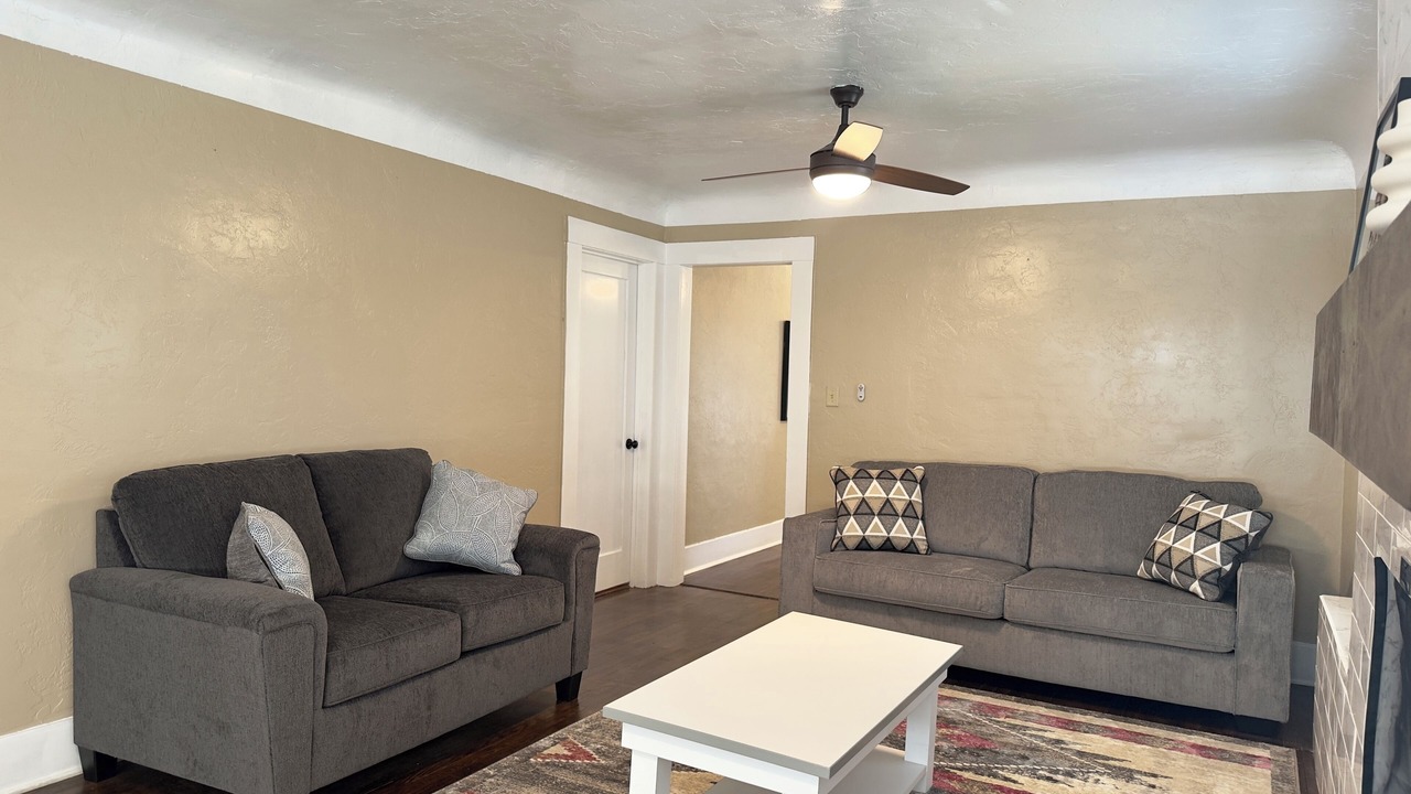 Photo of Livingroom in Hanford