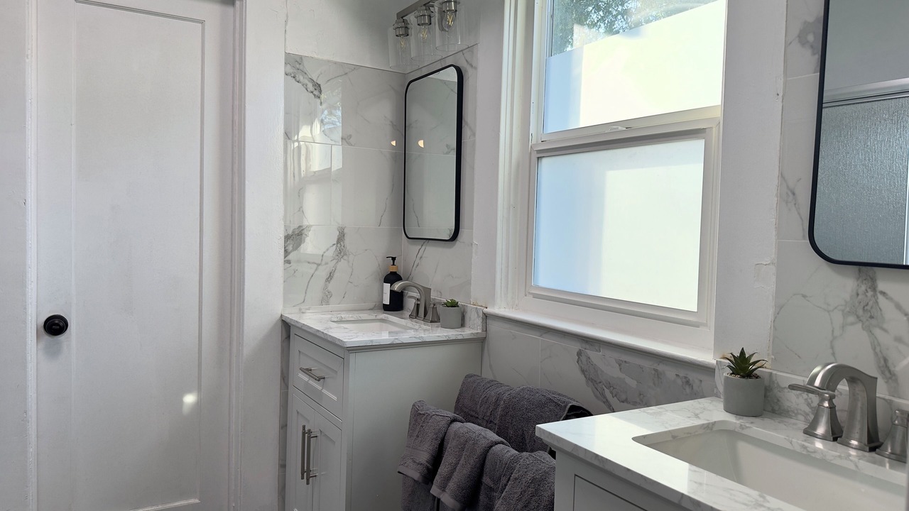 Photo of Bathroom in Hanford