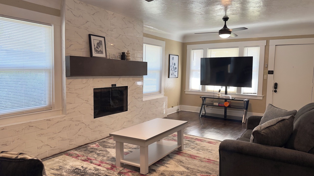 Photo of Livingroom in Hanford