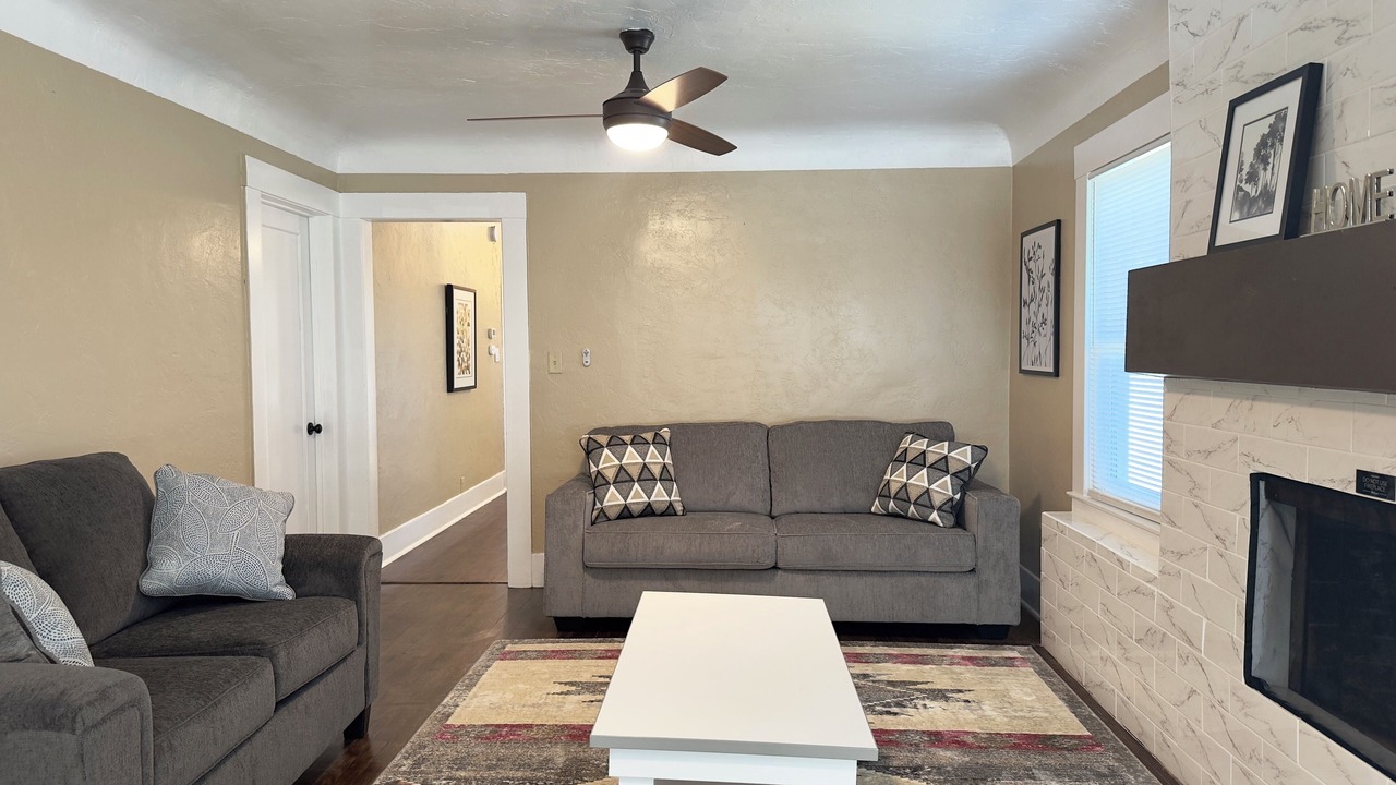 Photo of Livingroom in Hanford