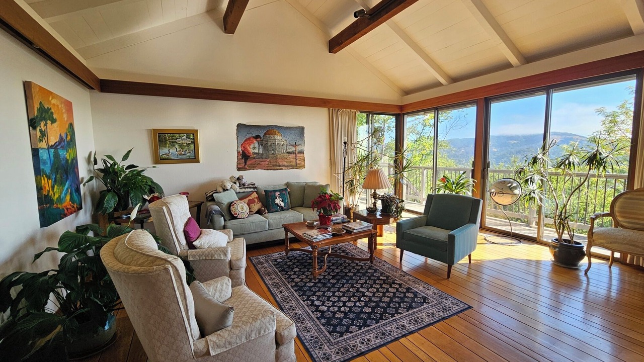 Photo of Livingroom in Picnic Valley