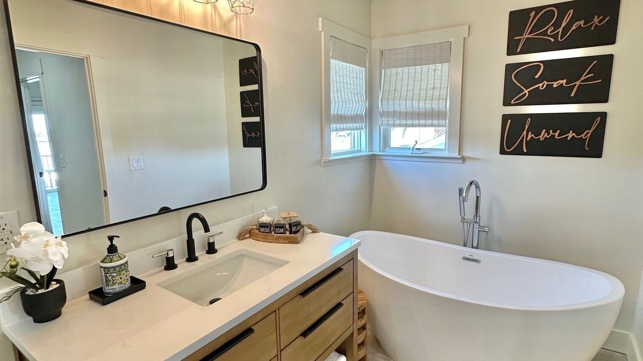 Photo of Bathroom in Discovery Bay