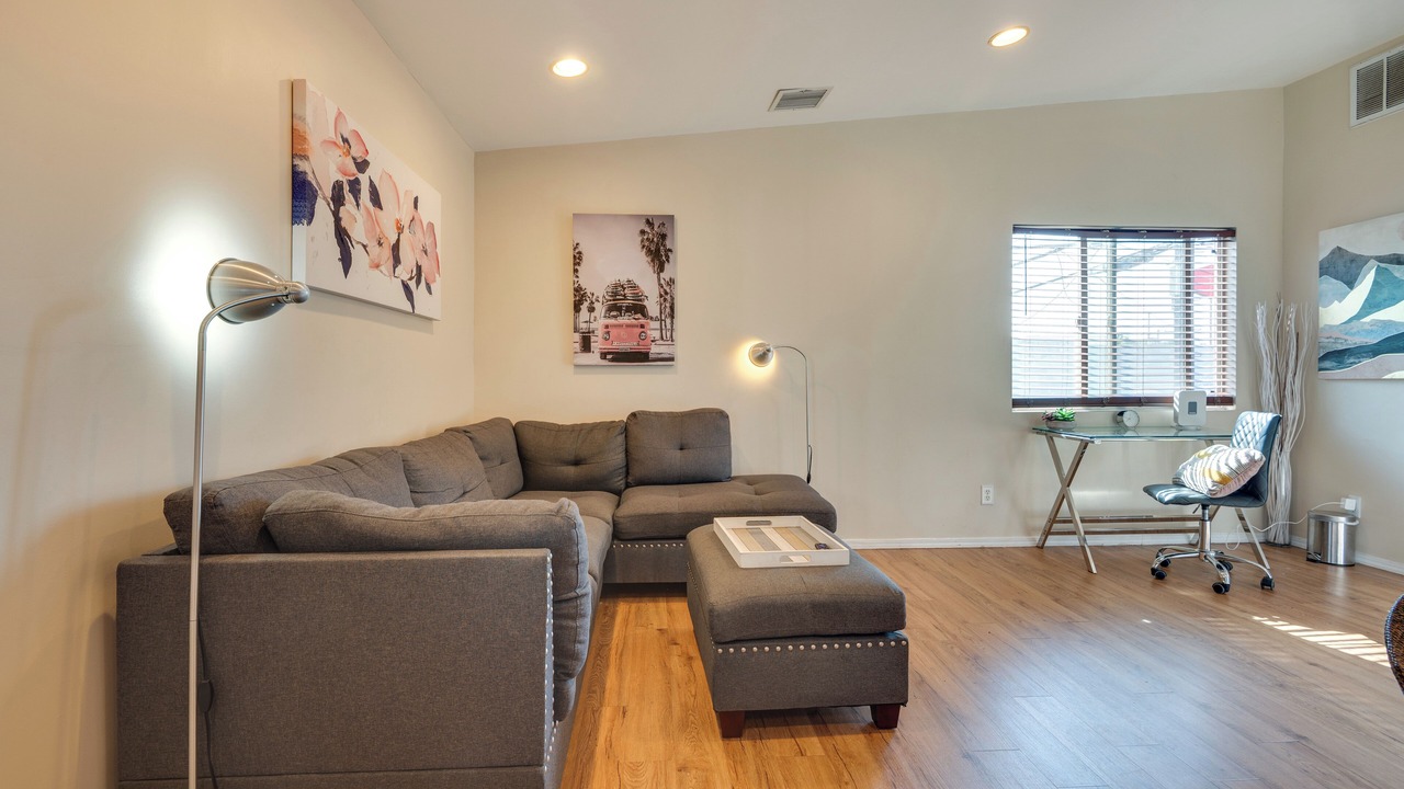 Photo of Livingroom in Mid City