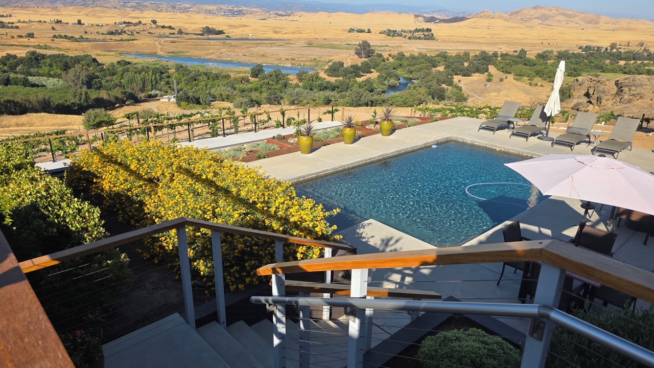 Photo of Outdoor in Raisin