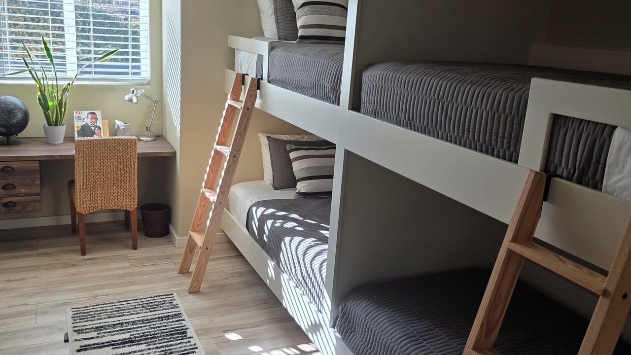 Photo of Bedroom in Raisin