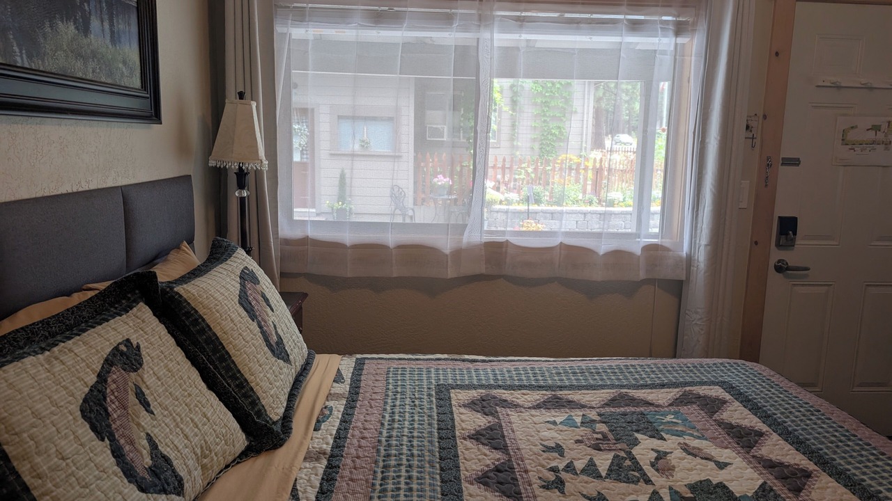 Photo of Bedroom in Tahoe Valley