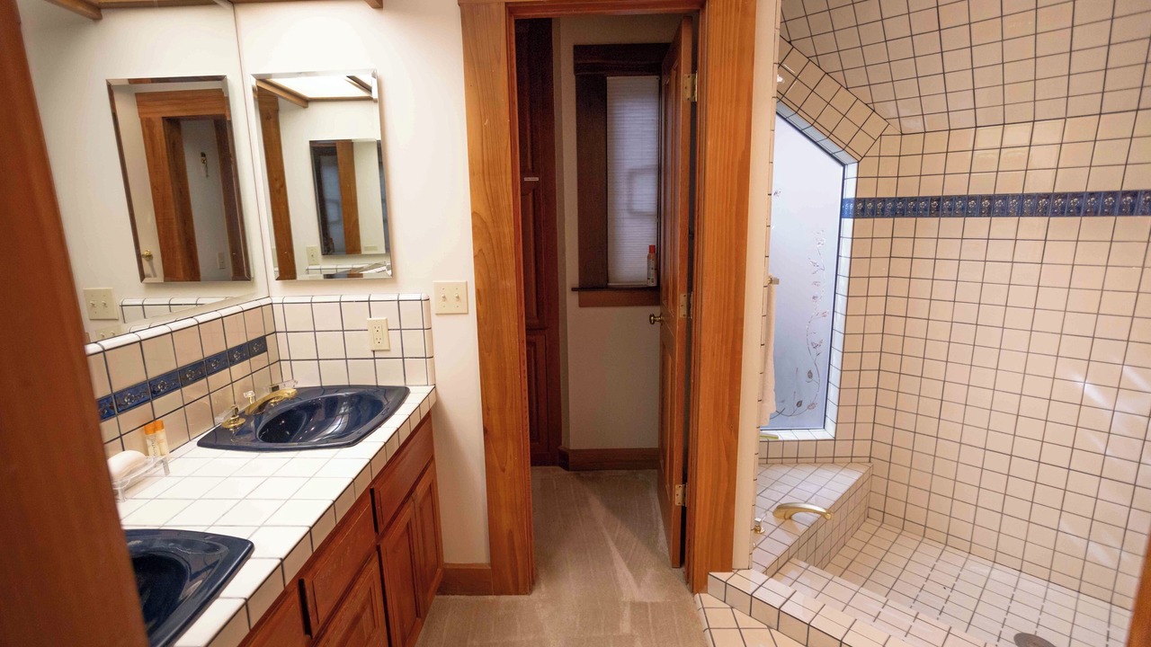 Photo of Bathroom in Glenbrook
