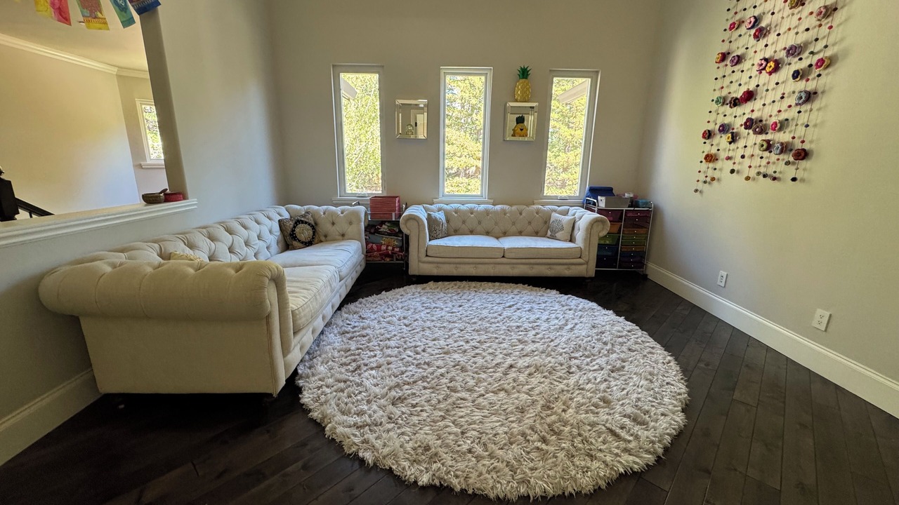 Photo of Livingroom in Lucas Valley-Marinwood