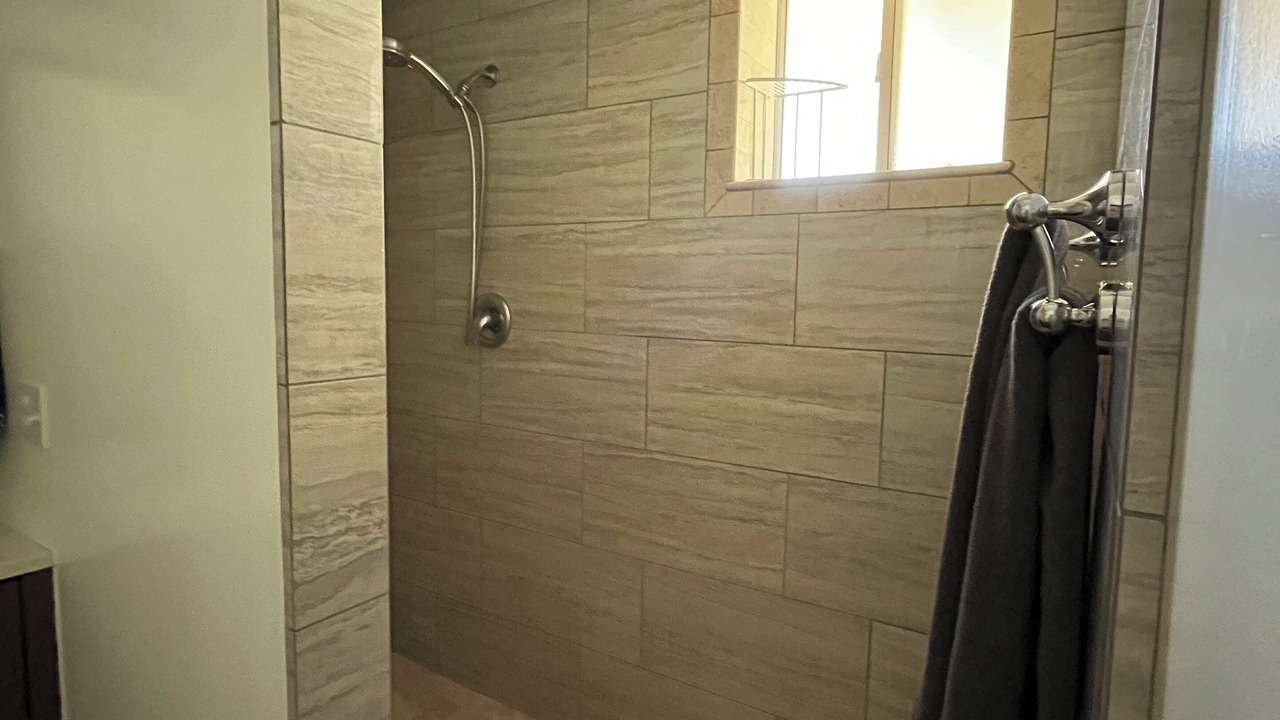 Photo of Bathroom in Raisin