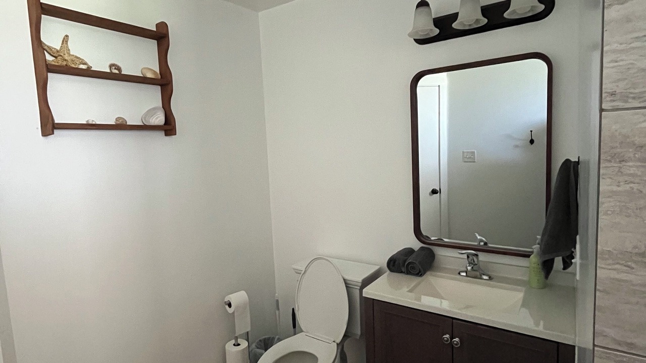 Photo of Bathroom in Raisin