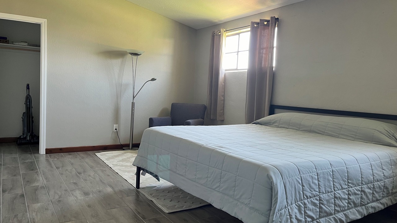 Photo of Bedroom in Raisin