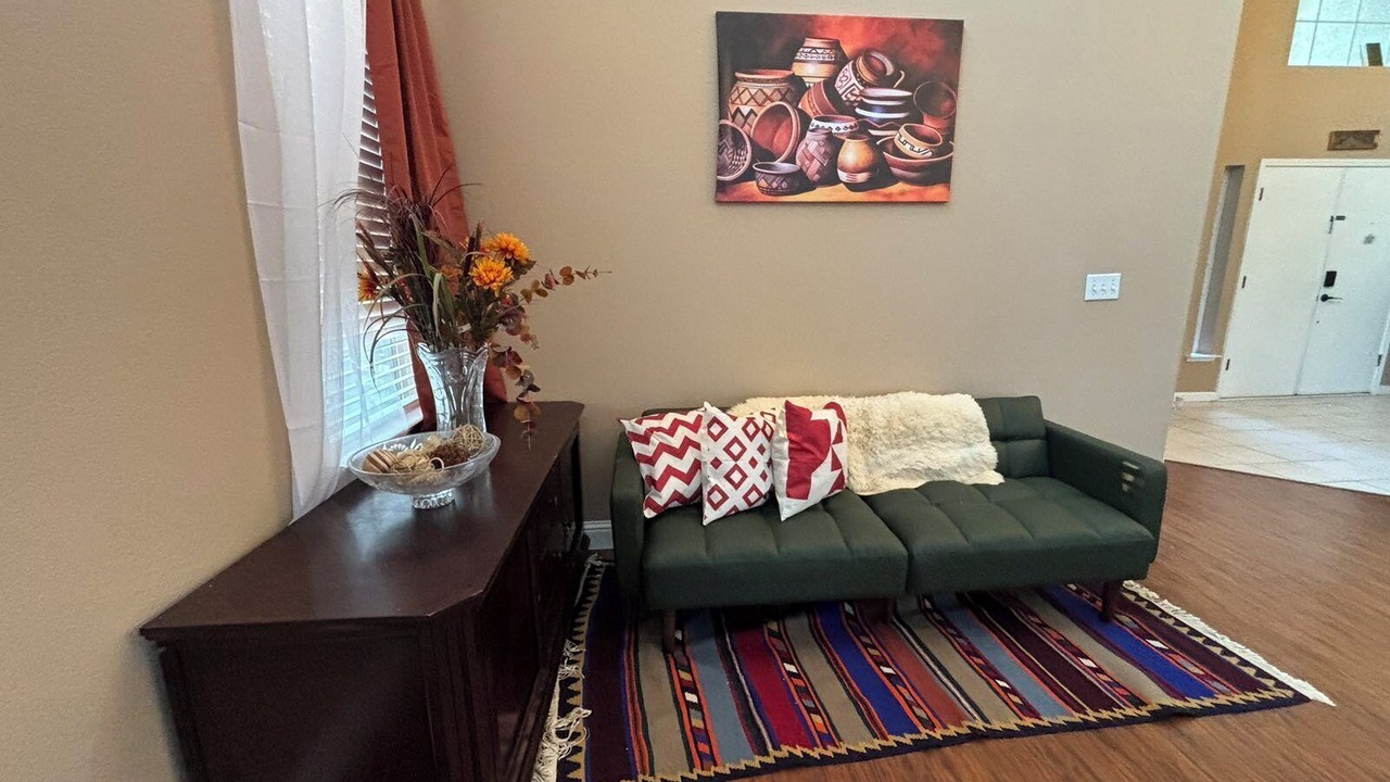 Photo of Livingroom in Raisin