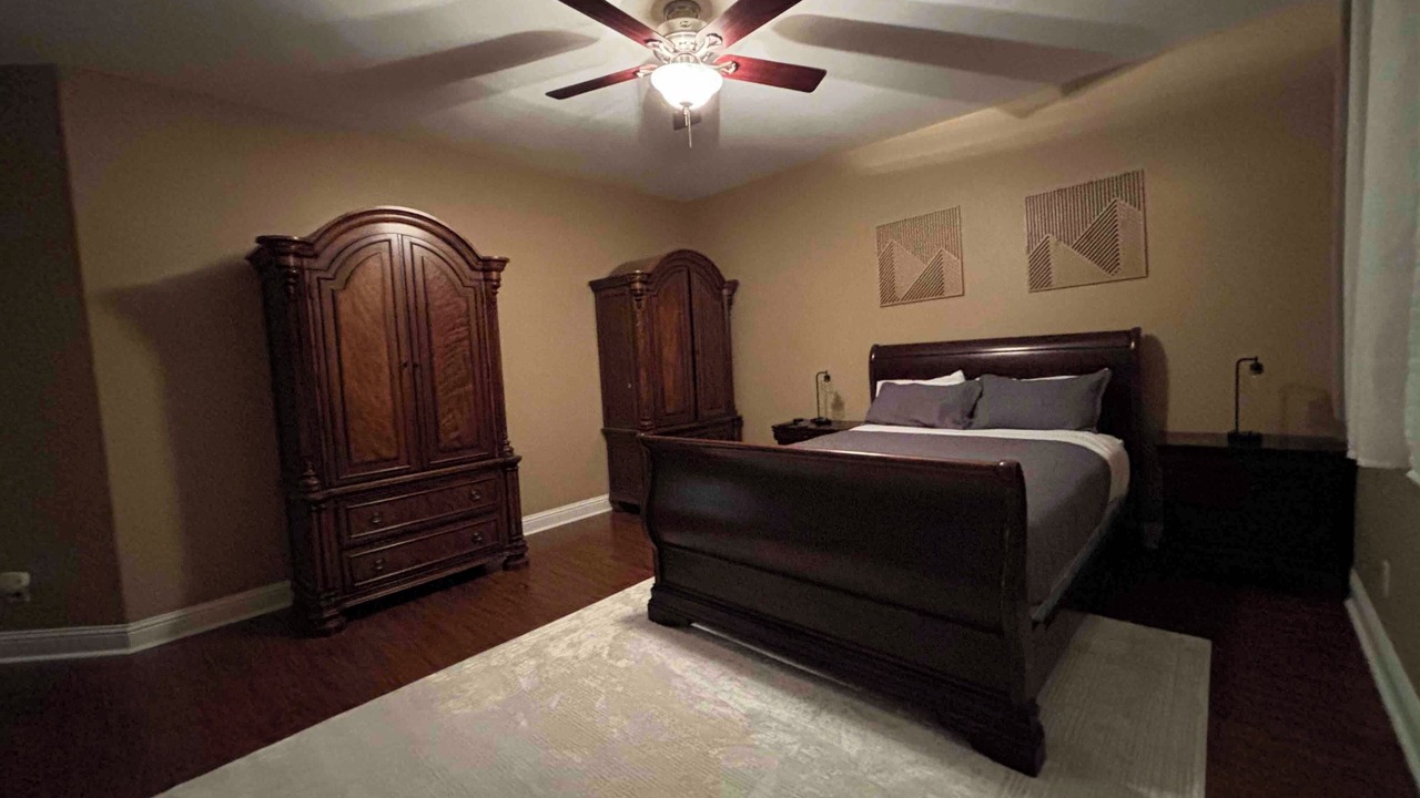 Photo of Bedroom in Raisin