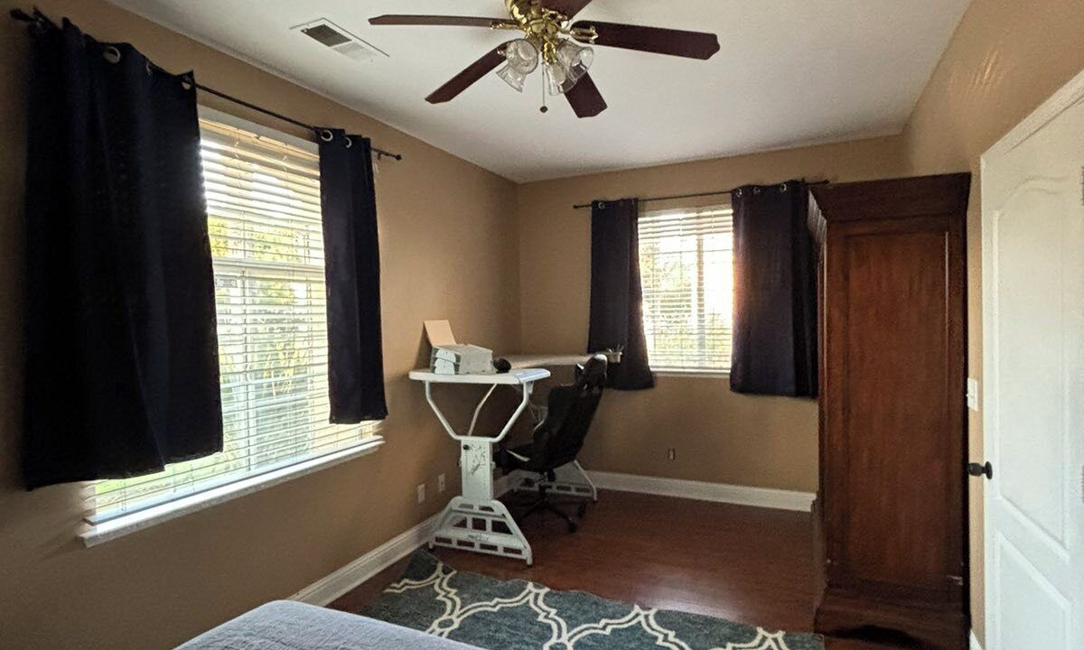 Photo of Bedroom in Raisin