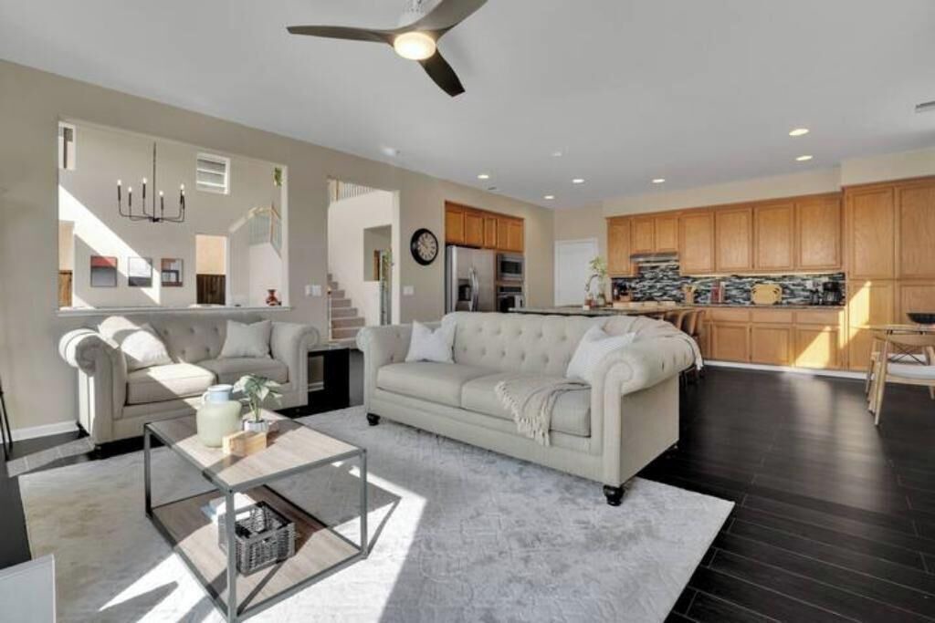 Photo of Livingroom in San Leandro