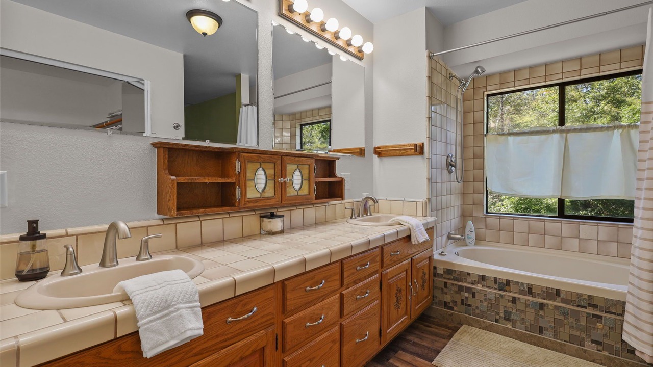 Photo of Bathroom in O'Brien