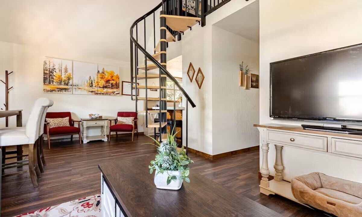 Photo of Livingroom in Oakhurst