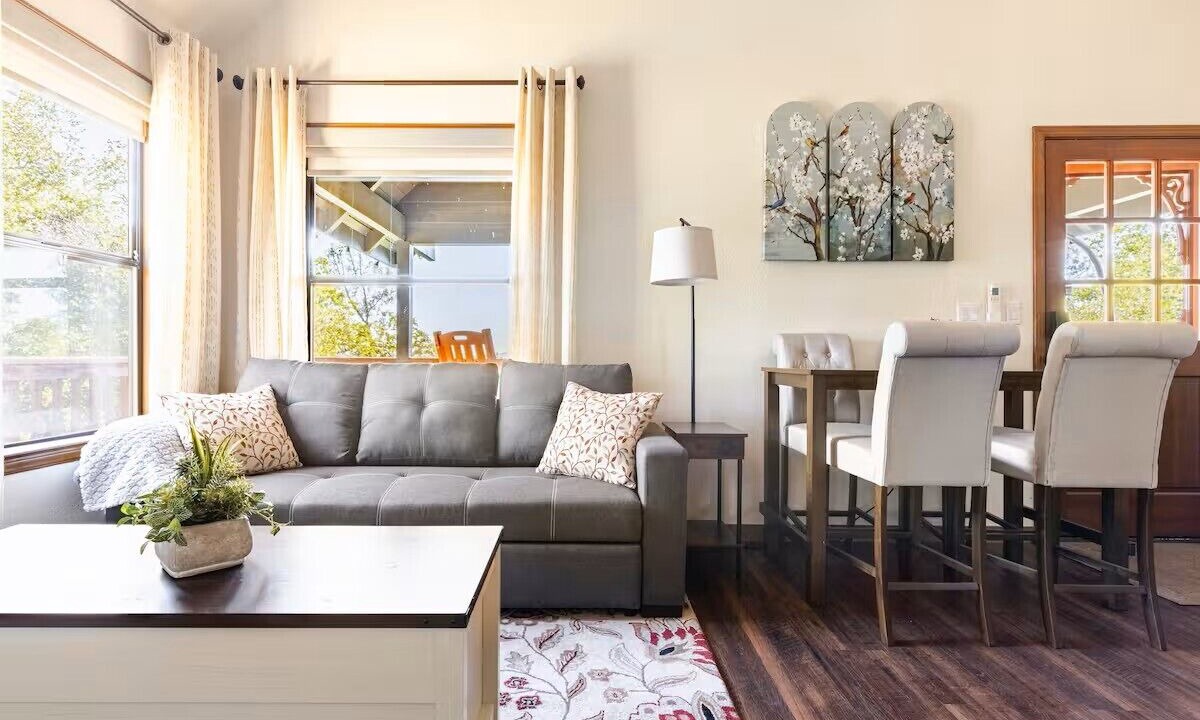Photo of Livingroom in Oakhurst