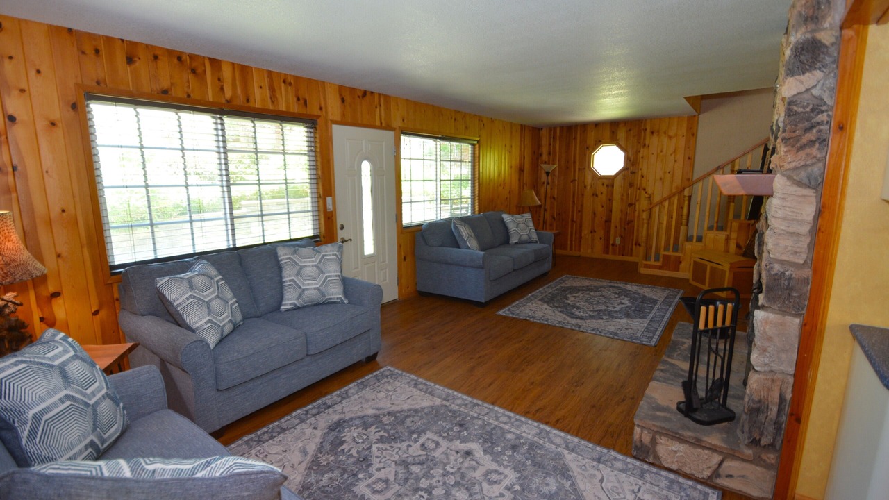 Photo of Livingroom in Bass Lake