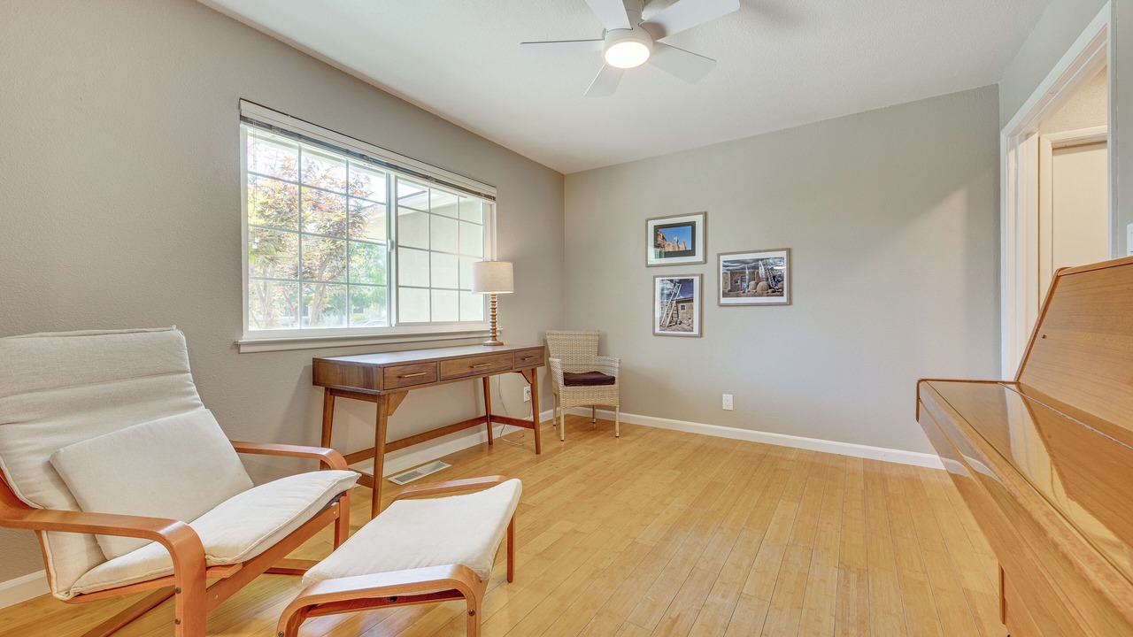 Photo of Bedroom in Raisin