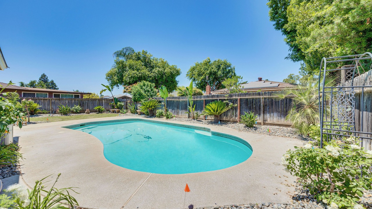 Photo of Outdoor in Raisin