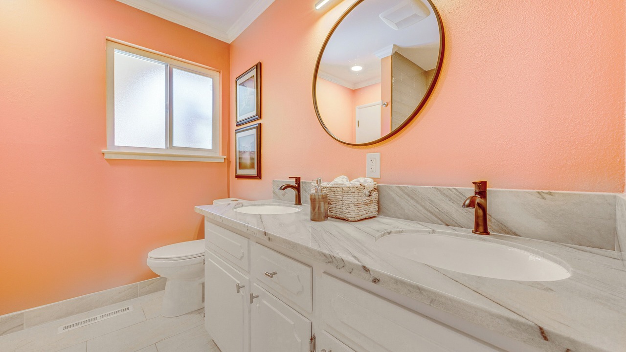 Photo of Bathroom in Raisin