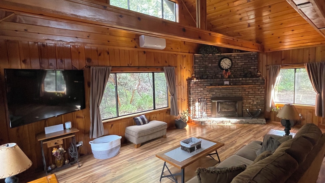 Photo of Livingroom in Oakhurst