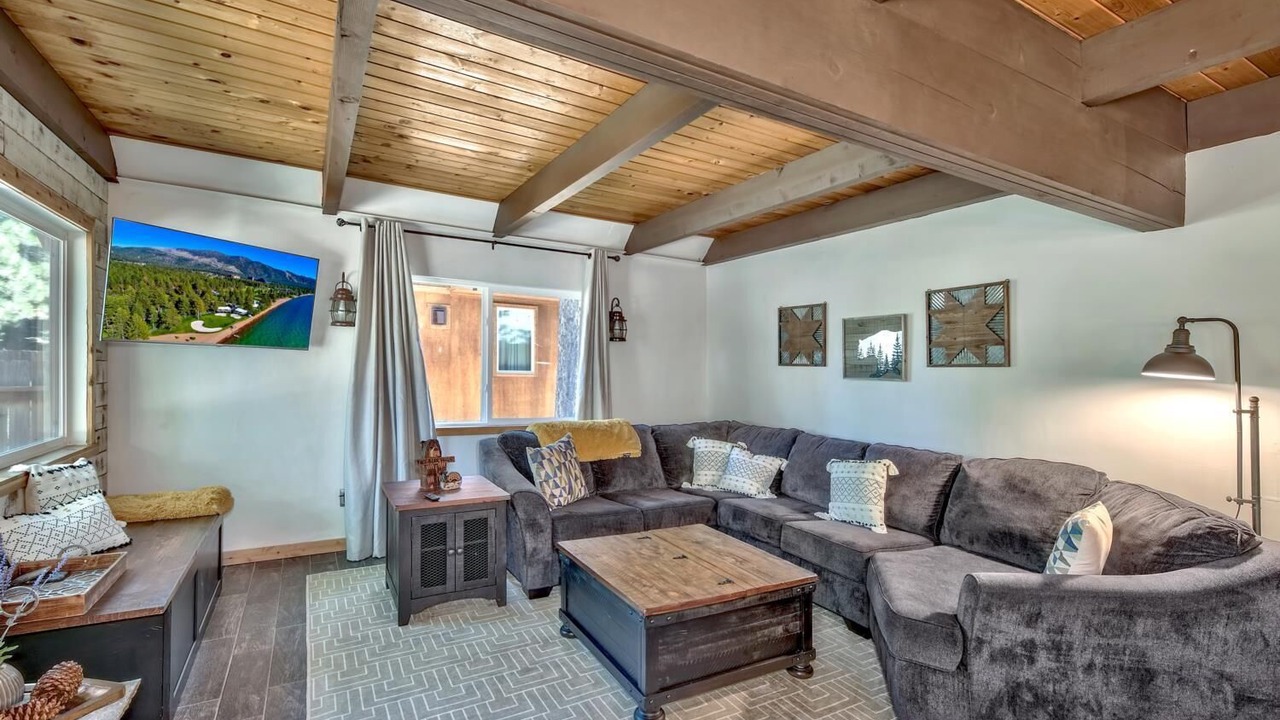 Photo of Livingroom in Pioneer Trail