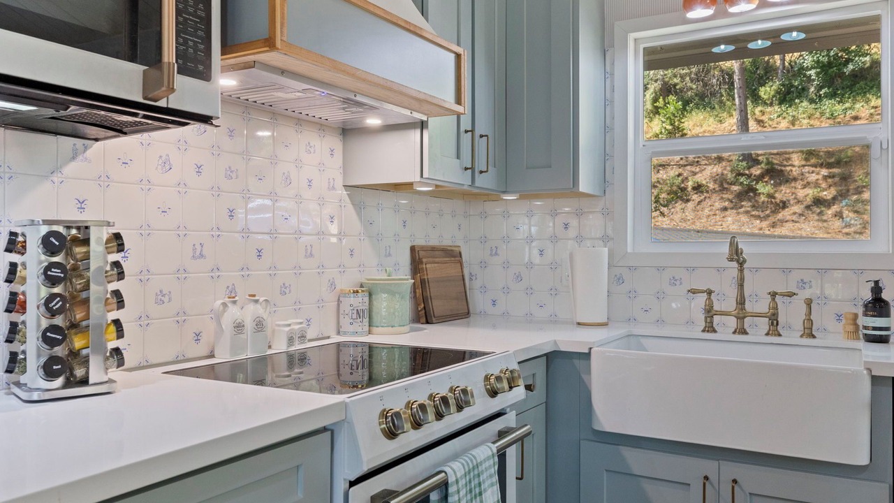 Photo of Kitchen in Groveland