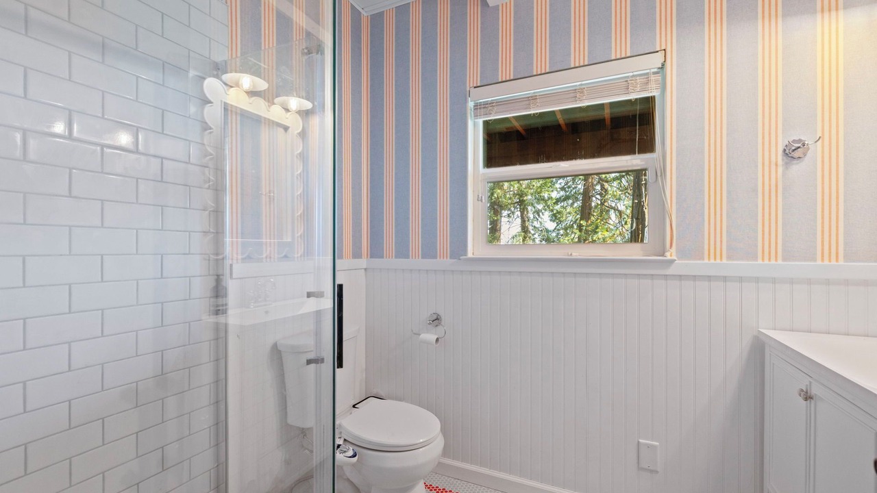 Photo of Bathroom in Groveland