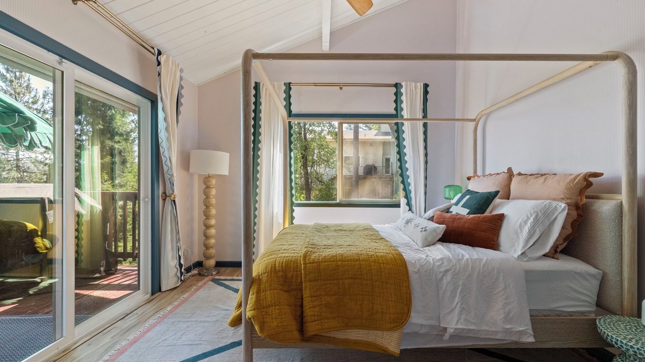 Photo of Bedroom in Groveland