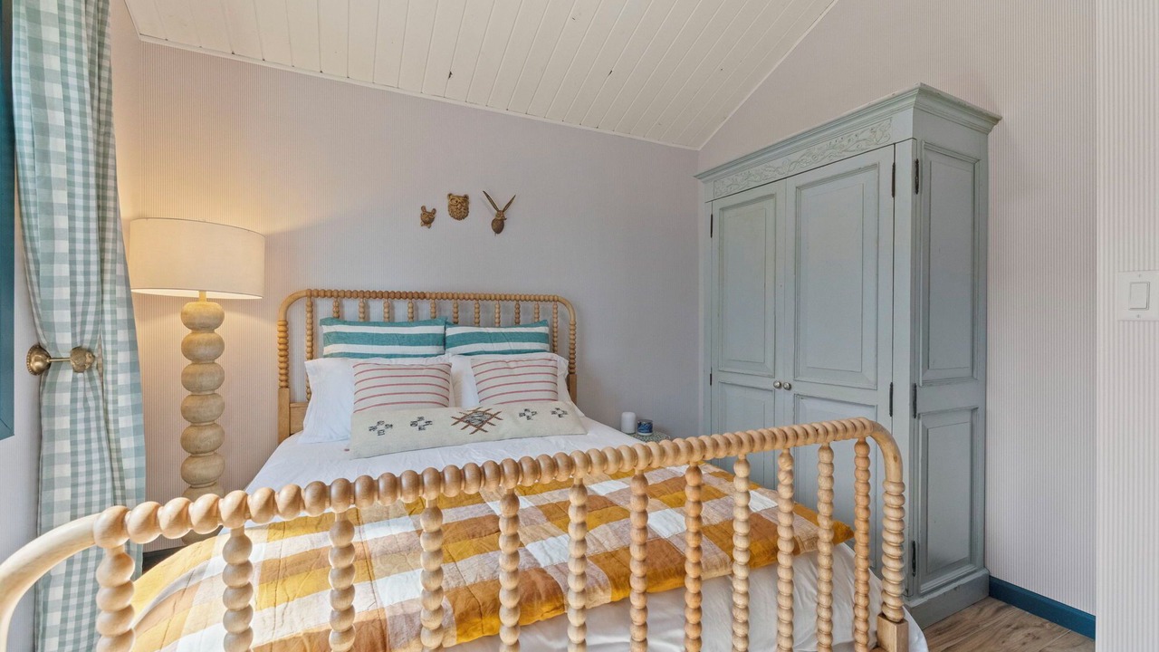 Photo of Bedroom in Groveland