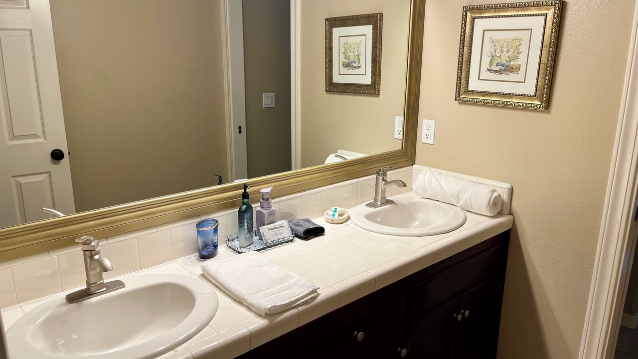 Photo of Bathroom in Raisin