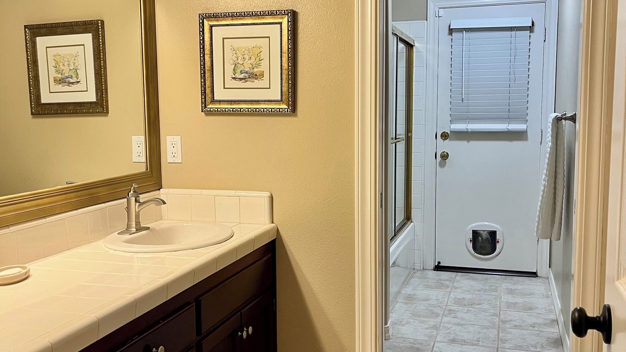 Photo of Bathroom in Raisin