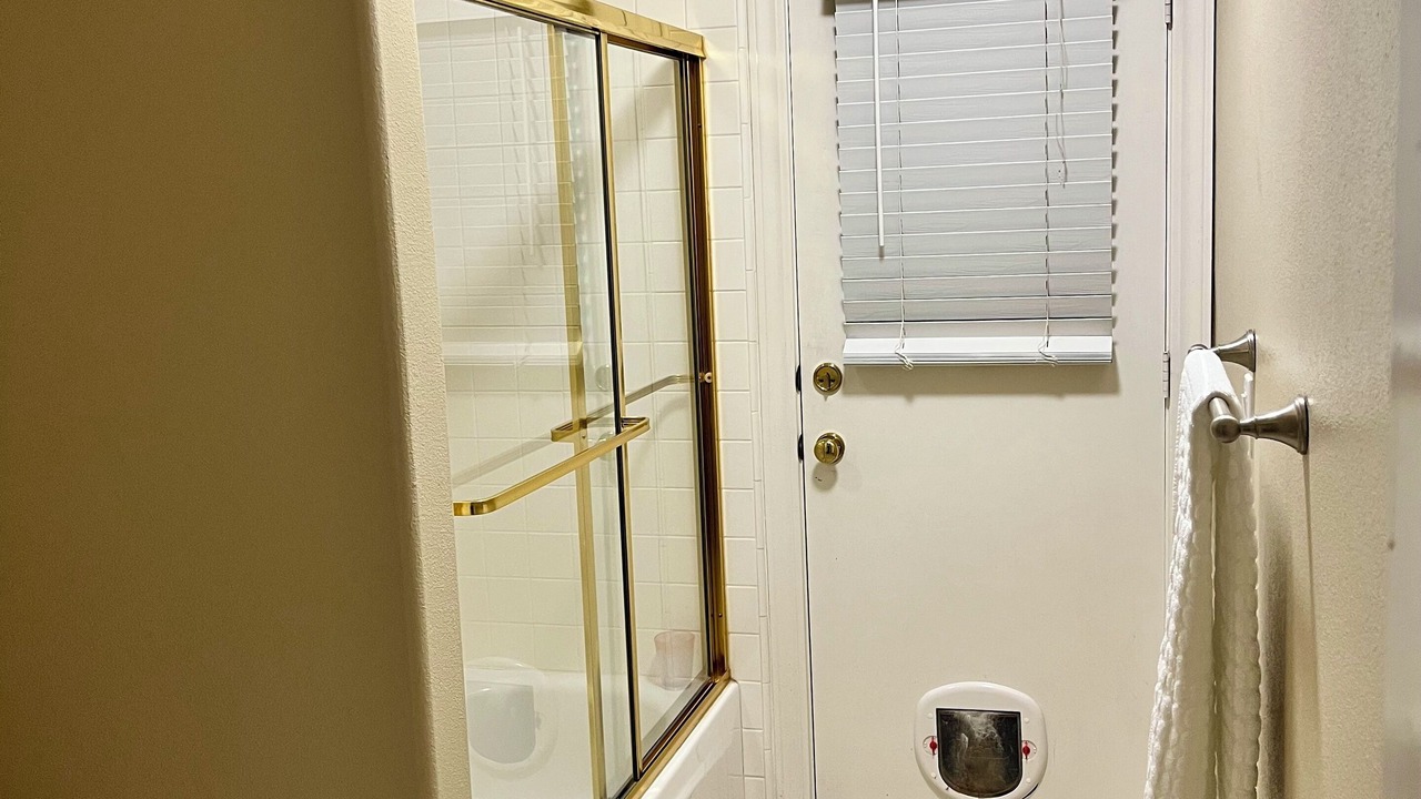 Photo of Bathroom in Raisin