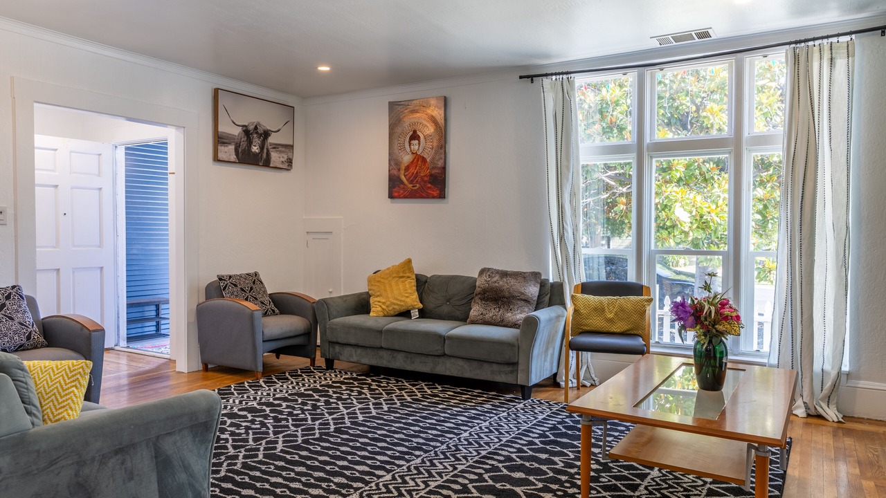 Photo of Livingroom in North and East