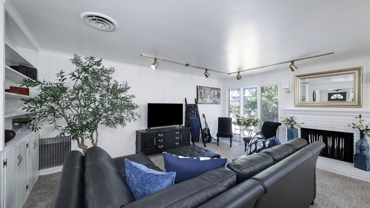 Photo of Livingroom in Bakersfield