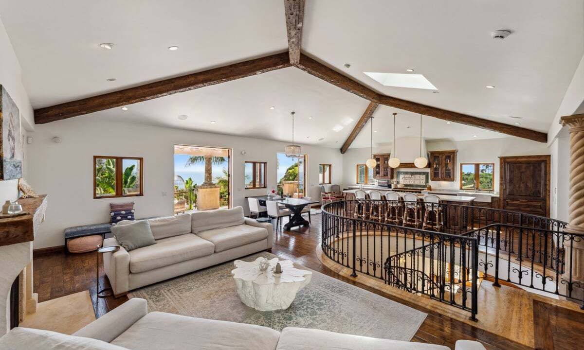 Photo of Livingroom in West Mesa