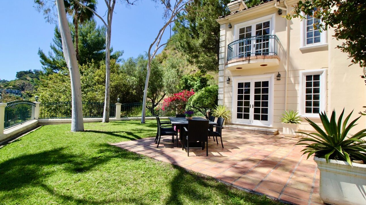 Photo of Outdoor in Hollywood Hills
